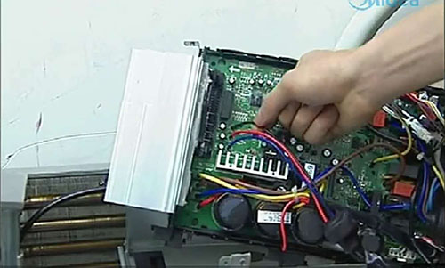 台前美的空调电话是多少