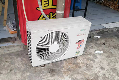 台前空调突然不制冷只吹自然风怎么办？