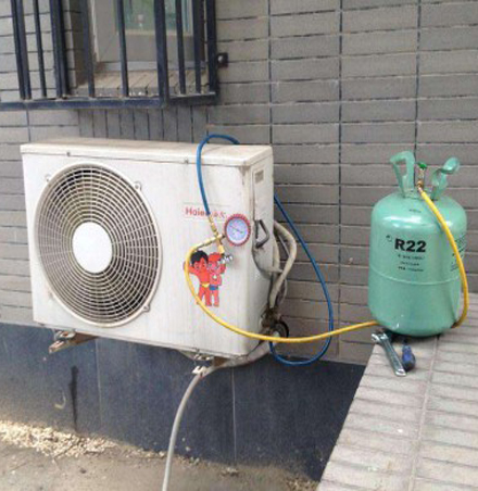 台前空调加氟